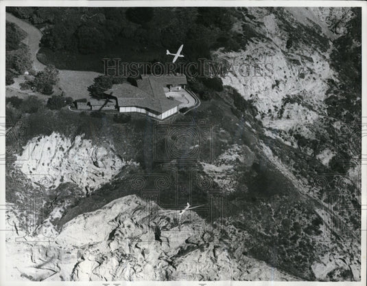 1970 Press Photo Two Sailplanes are but dots on the scene in this overhead view - Historic Images