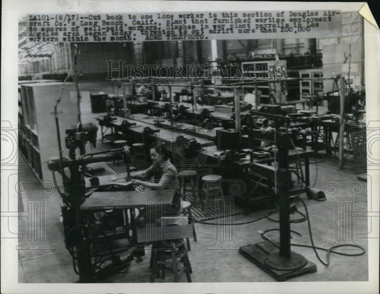 1945 Press Photo Douglas Aircraft cut back to one worker-Historic Images