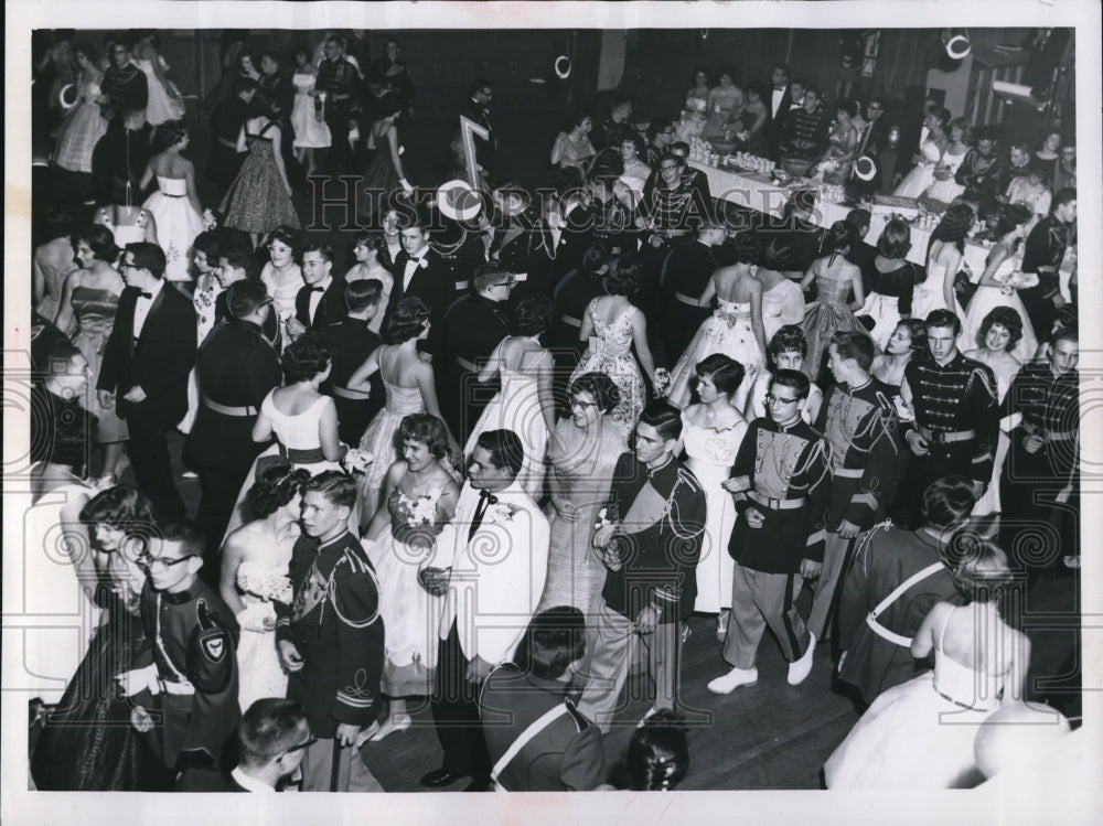 1960 Press Photo Heights High Military Ball Grand March-Historic Images