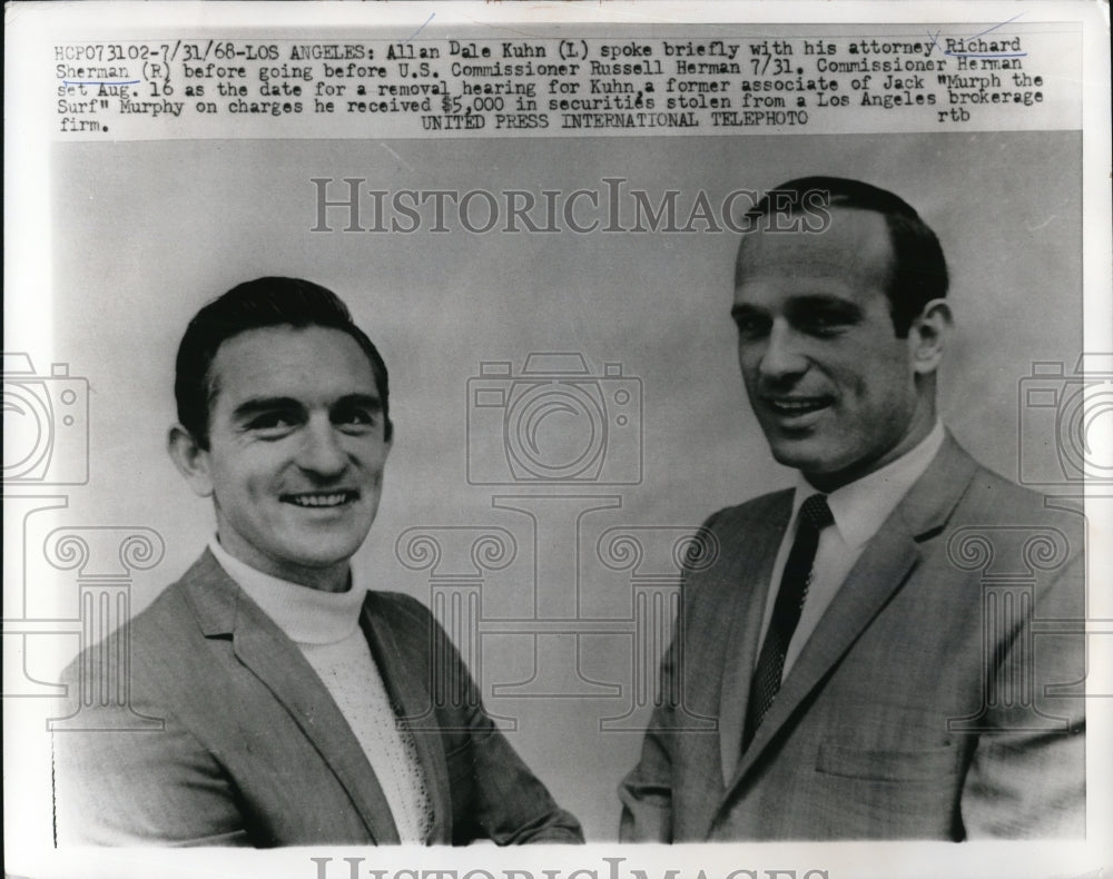 1968 Press Photo Allan Dale Kuhn Speaks Briefly With Attorney Richard Sherman-Historic Images