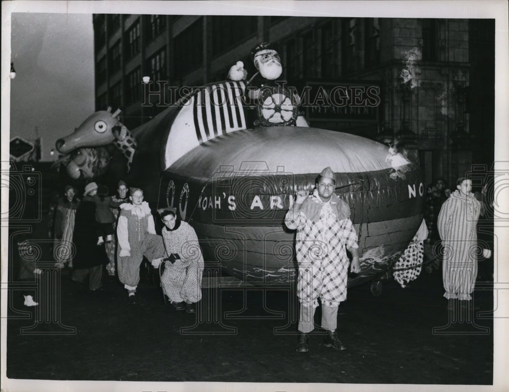 Undated Press Photo Parades - Historic Images