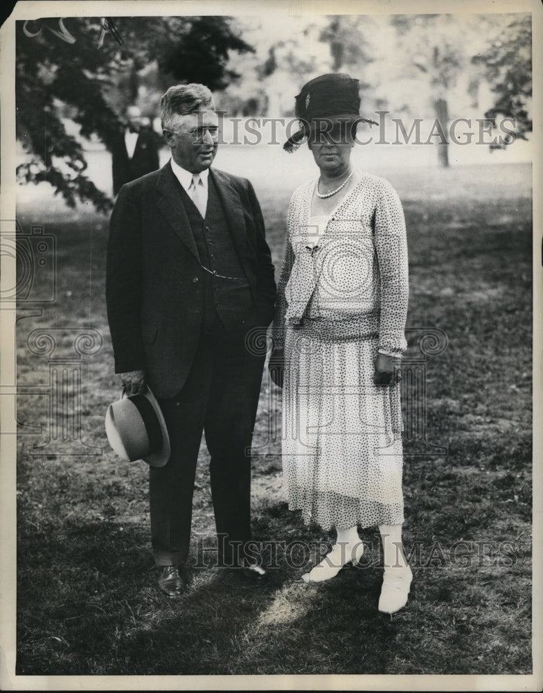 1930 Press Photo Mrs Henry P Davison with Judge L.I. Smith at Davison Clamdake - Historic Images