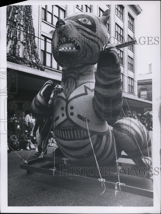 1965 Press Photo Christmas Parade in Ohio-Historic Images