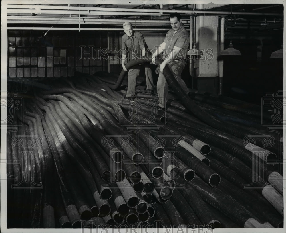 1960 Press Photo Goodyear Tire and Rubber Company Hoses-Historic Images