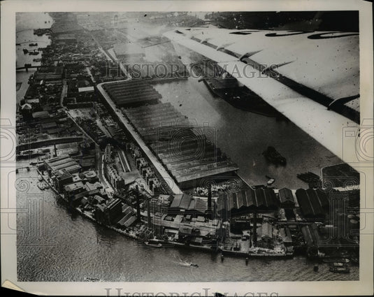 1939 Press Photo Air view of London England docks & ships in port-Historic Images