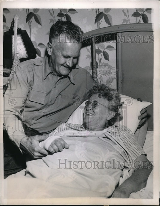 1949 Press Photo Malverne NY Mr & Mrs Hans Hornbostel release from leprosarium-Historic Images