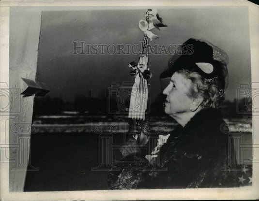 1944 Mrs Harold Sheets christens destroyer - Historic Images
