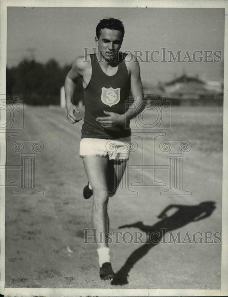 1933 Press Photo Photo shows Ferris Webster member of USC track team - Historic Images