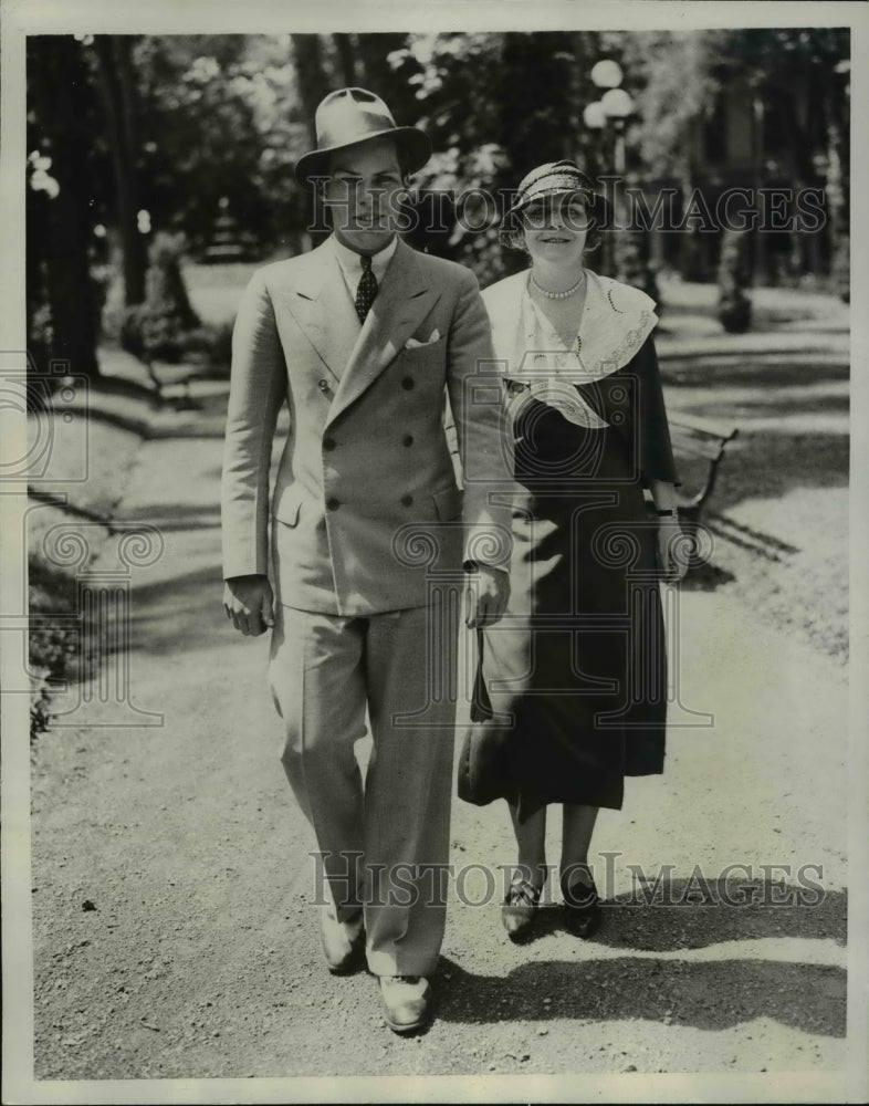 1933 Press Photo Mrs Leland Sterry Senior, Leland Sterry Junior - Historic Images