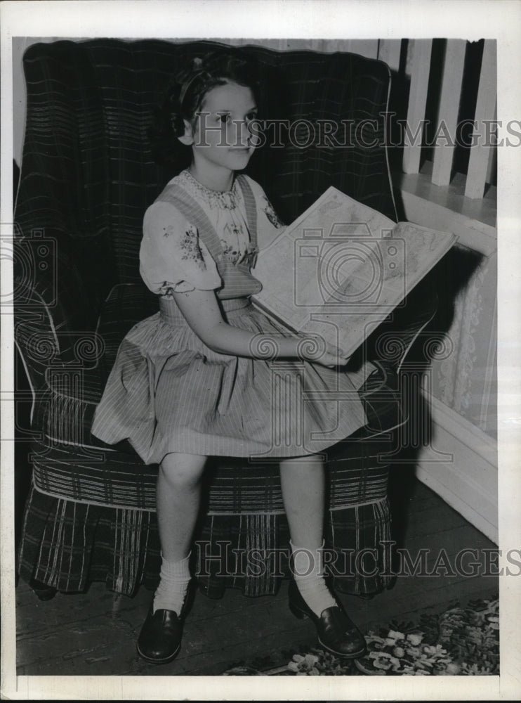 1945 Press Photo Monica Jean Serber at Age !0 Seasoned Traveler - Historic Images