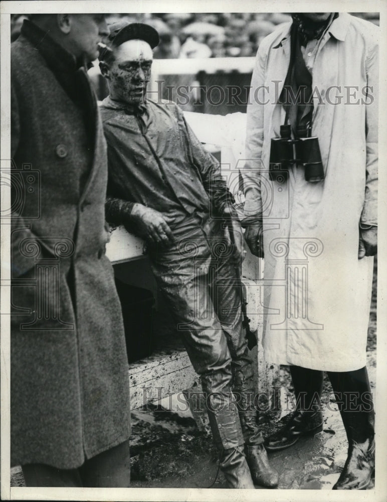 1939 Press Photo Bobby Adair stumbled after crossing the finish line - Historic Images