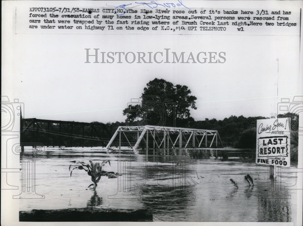 1958 Press Photo BLue River Floods in Kansas City, MO - Historic Images