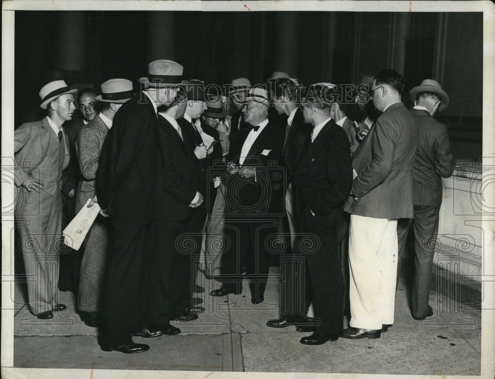 1931 Press Photo Senator Robert Wagner surrounded by newspaper men-Historic Images