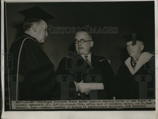 1951 Press Photo Pres. Vicent Auriel as he receives the honorary Doctor of law - Historic Images