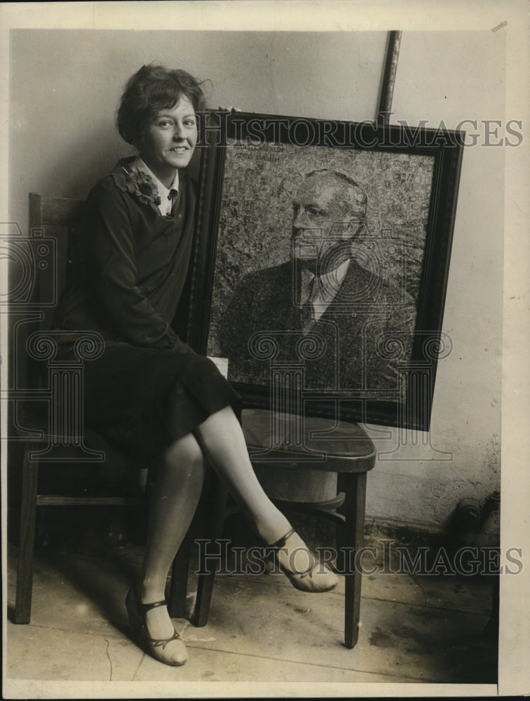 1926 Press Photo Miss Hellen Reilly holding portrait of Hans Laerlof - Historic Images