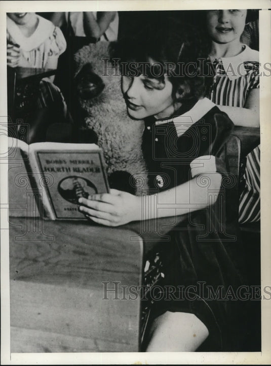 1935 Virginia Sthrm Like Mary and her Little Lamb - Historic Images