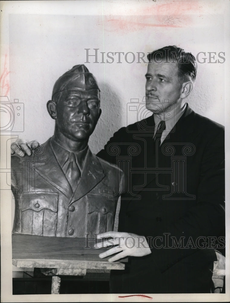 1947 Press Photo William Walter Wescott, American Sculptor With Thomas Howie - Historic Images