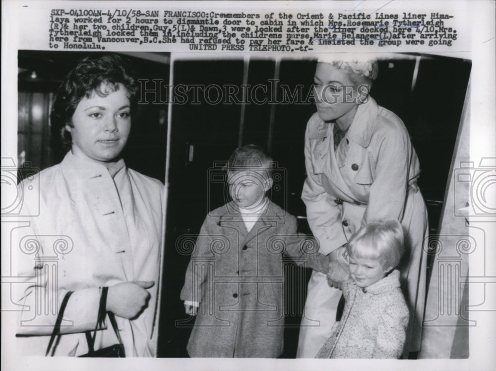 1958 Press Photo Mrs. Rosemarie Tytherleigh locked with her two children-Historic Images