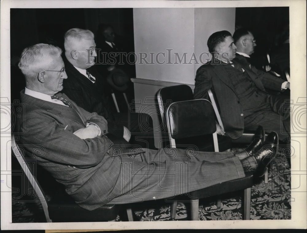 1944 Press Photo Milk Producers Fred H. Suhre and Bruce B. Derrick at GOP - Historic Images