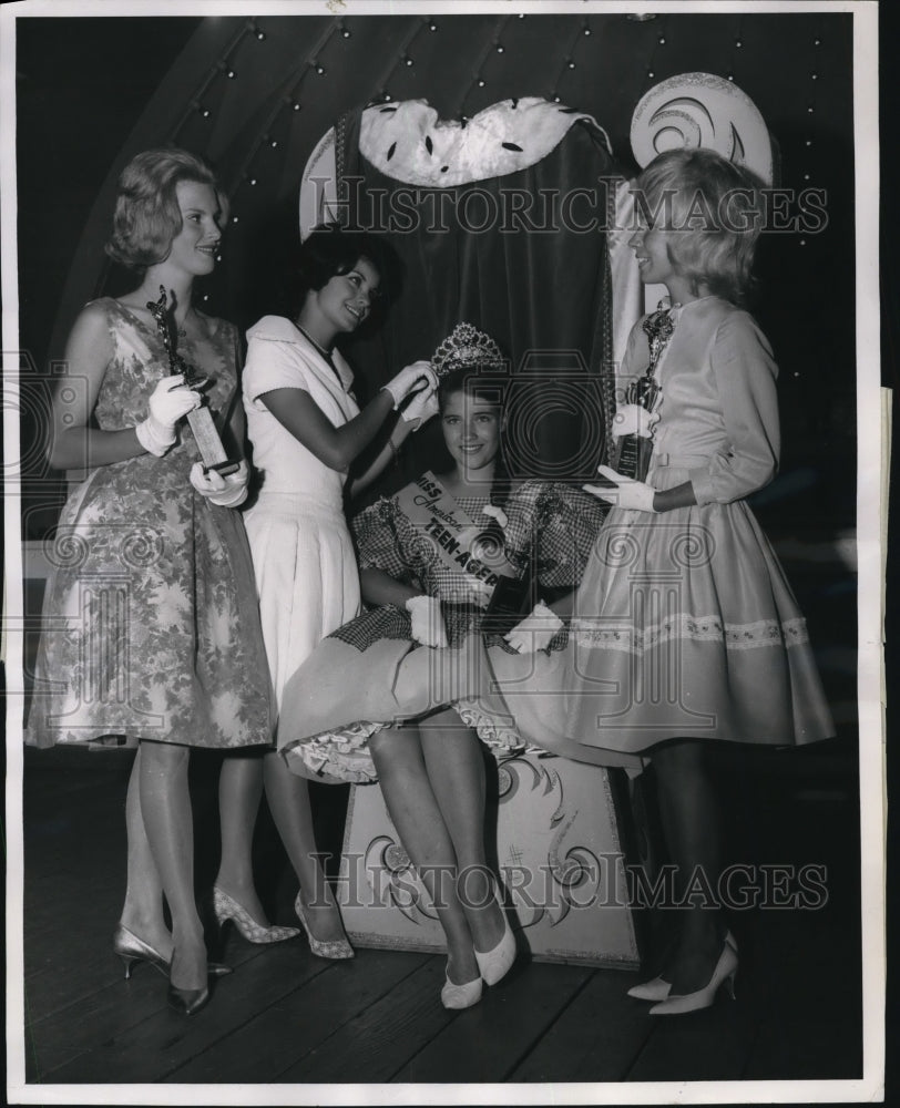 1962 Vicki Bremner , Gail Casale who turned over her crown and-Historic Images