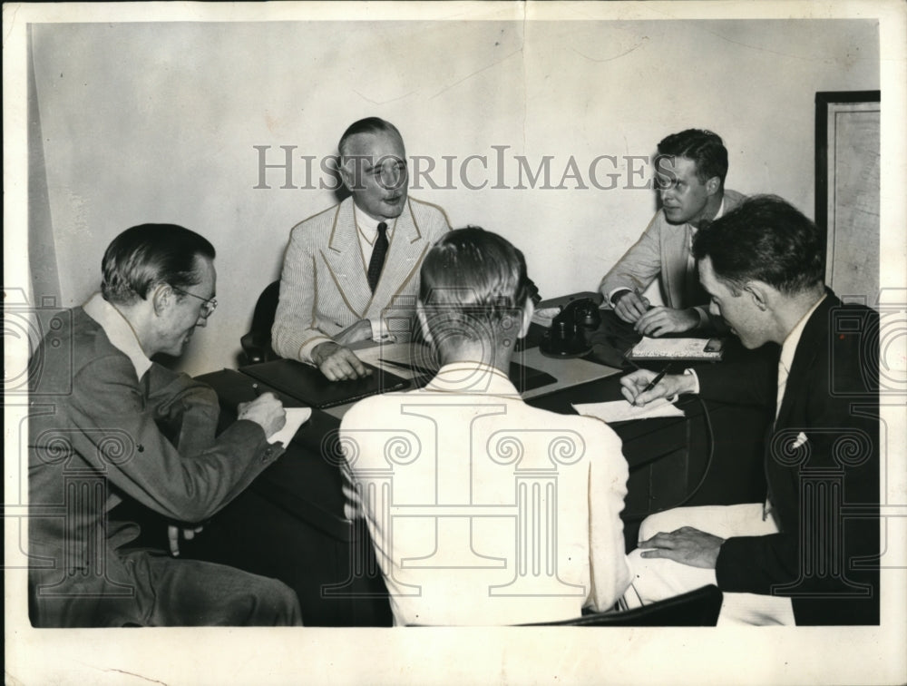 1939 Press Photo Washington DC Harrington Strikes Discussing Wages Movement-Historic Images