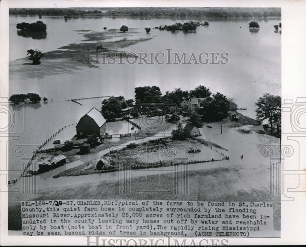 1951 Press Photo Farm House Surrounded by Flooding Missouri River - Historic Images