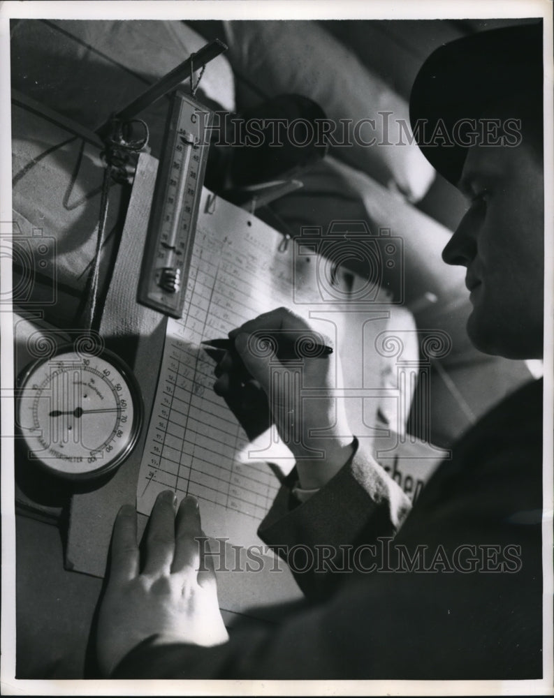 1955 Press Photo Store keeper enters temp &amp; moisture in a chart for milk-Historic Images