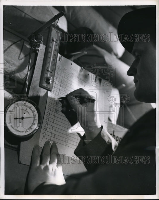 1955 Press Photo Store keeper enters temp & moisture in a chart for milk-Historic Images