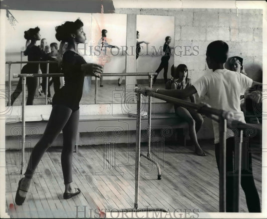 1966 Press Photo Shiela Johnson & Lulu Diehl Heigh - Historic Images