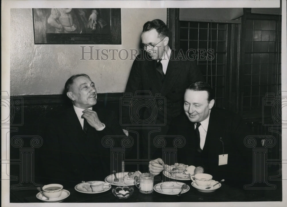 1938 Press Photo Dr. Thomas S. Gates, President of the University of - Historic Images