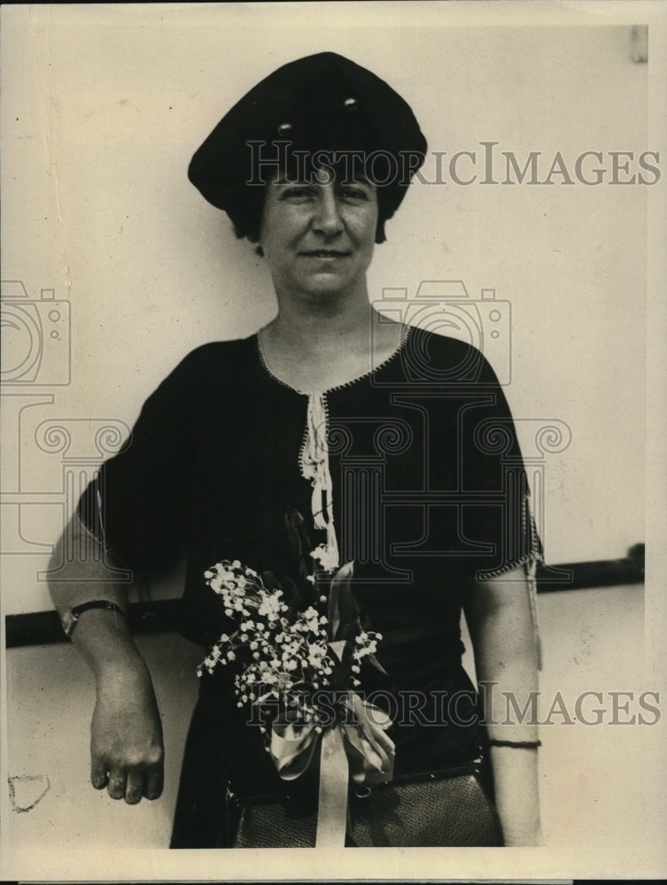 1923 Press Photo Mrs. F. Dalziel sailed on the Cameronia for a vacation trip-Historic Images