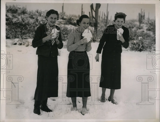 1937 Eating snow in the desert-Historic Images