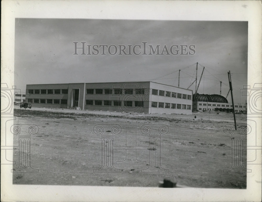 1943 Aircraft Research Lab in Cleveland Airport  - Historic Images