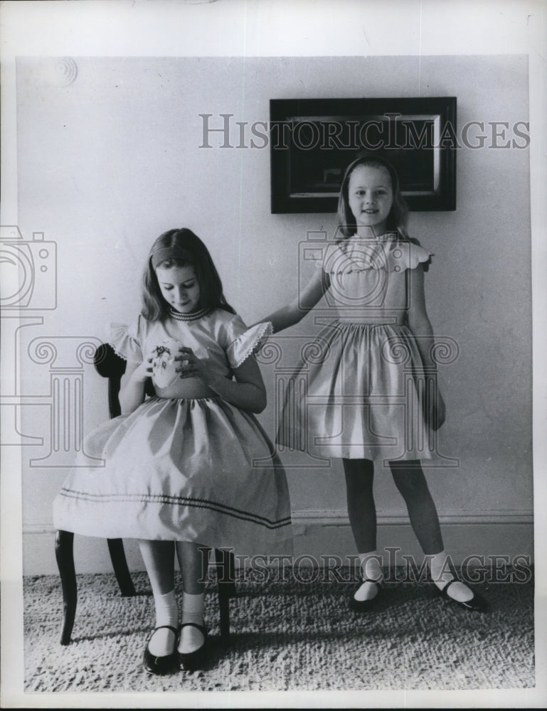 1960 Press Photo New Sleeve designed for Children - Historic Images