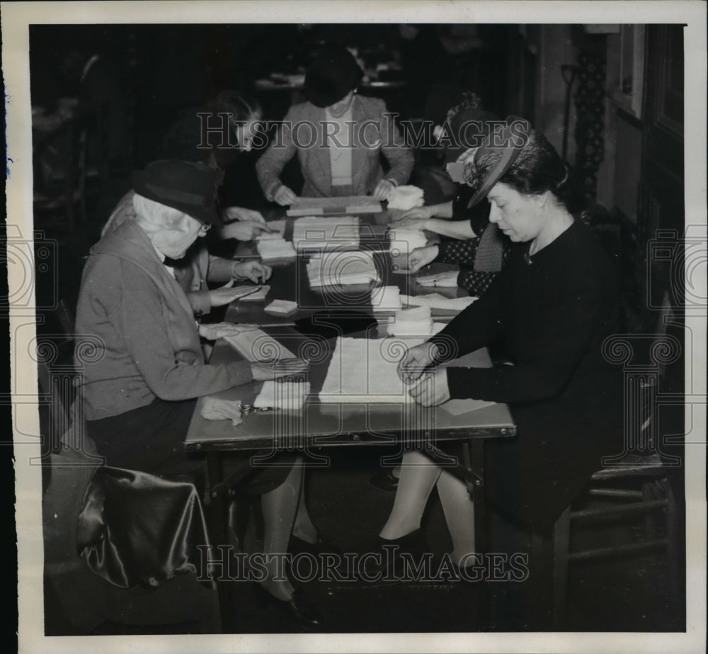 1939 Press Photo American Women Making Bandages for Allied Soldiers, Paris WWII - Historic Images