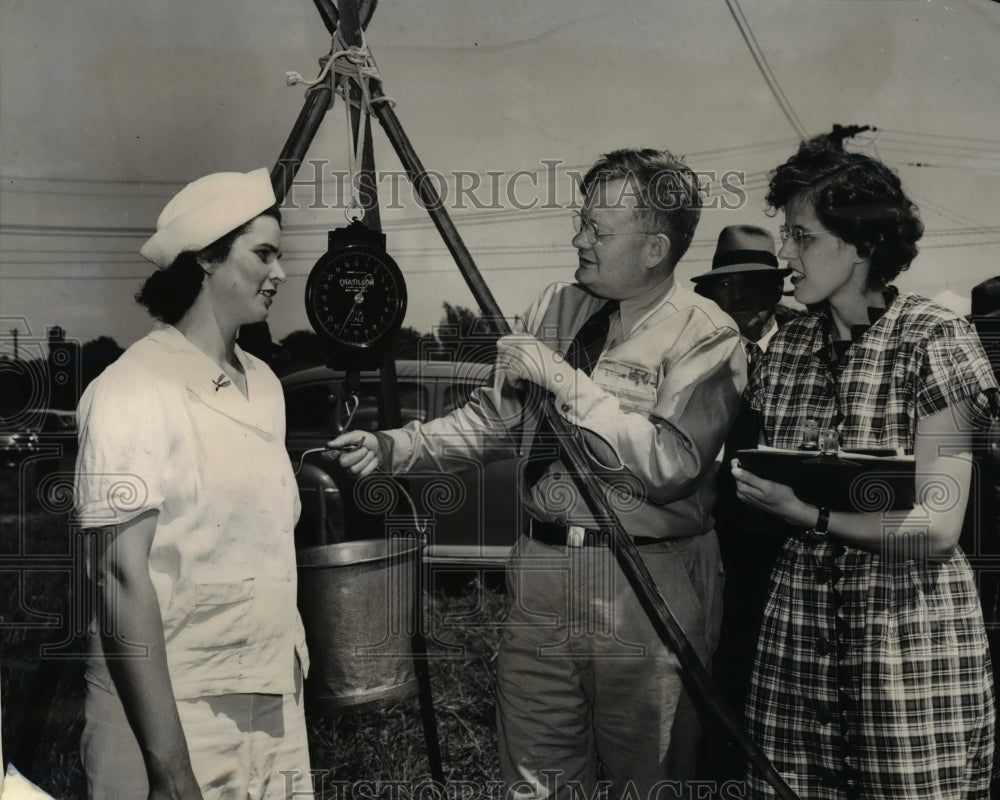 1946 Press Photo Woman tops champion milkers at dairy Festival - Historic Images