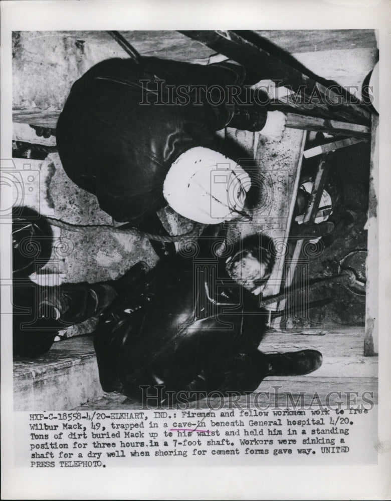 1953 Press Photo Elkhart Ind Firemen rescue W Mack from cave in - Historic Images