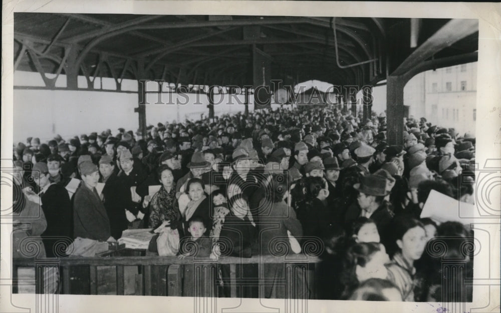 1948 Press Photo Railway workers went on strike resulted in jam of travelers-Historic Images