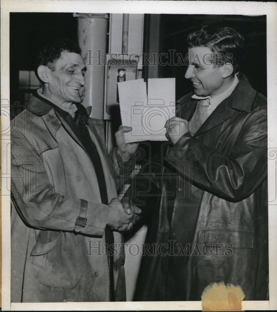 1944 Press Photo J. Fisenberg &amp; H. Mendez receive award for attendance record-Historic Images