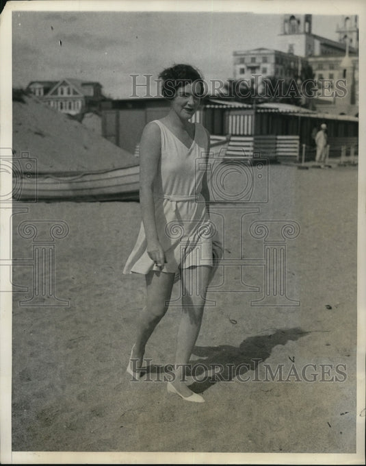 1931 Press Photo Mrs. Harold Floreheim at Breakers Beach, Palm Beach, Florida - Historic Images