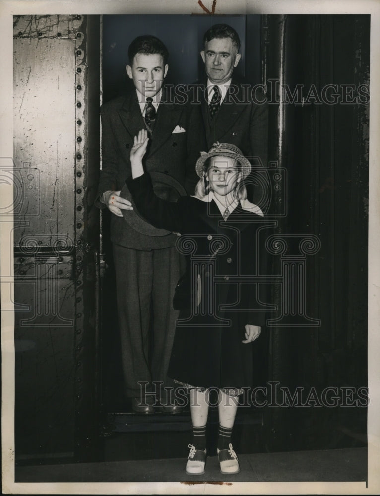 1940 Press Photo Elizabeth Merrill, Hoyt Barrett Represent VT Children&#39;s Crusade-Historic Images