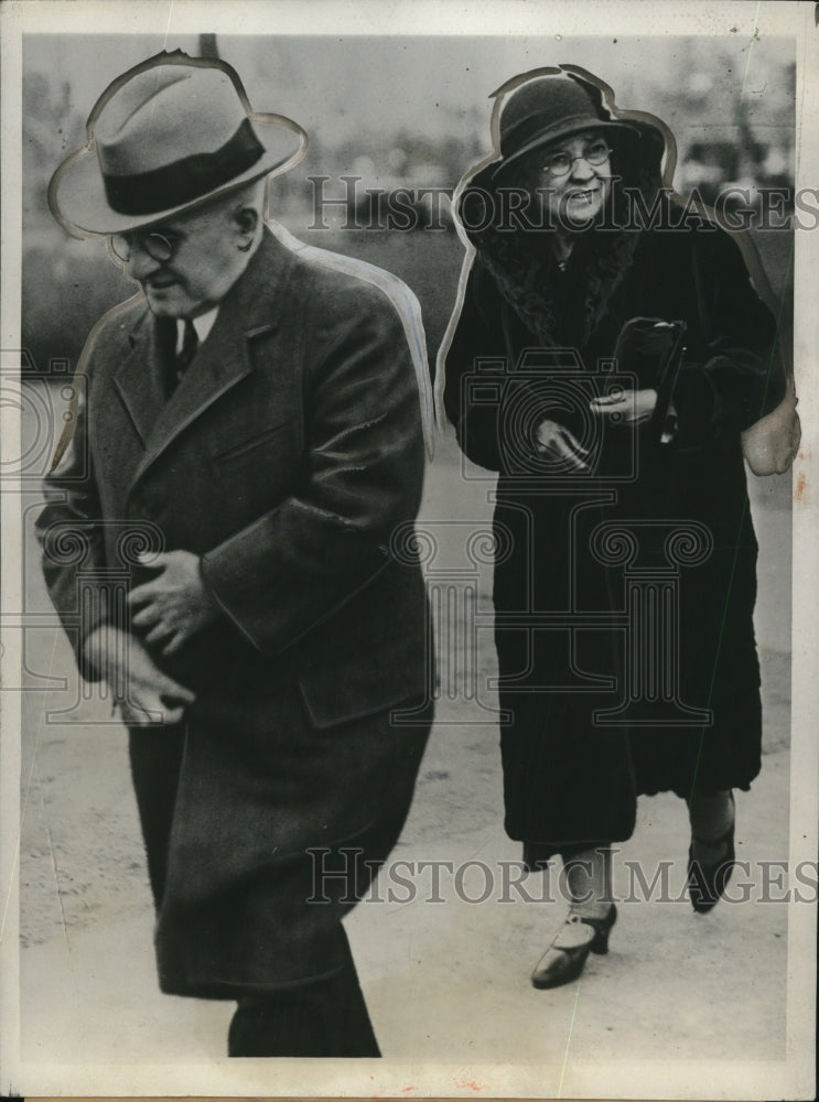 1932 Press Photo Mr. Benjamin P. Bowers and his wife seen entering court-Historic Images
