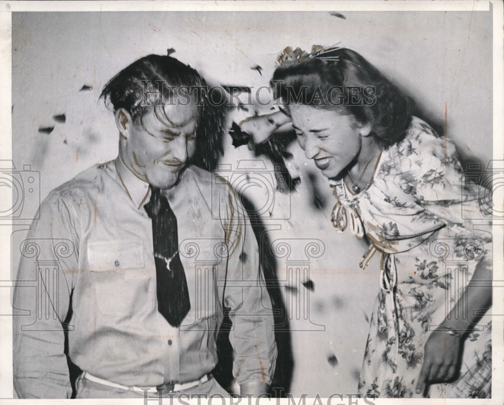 1944 Press Photo Lester Venkenlasen and Beth Henry Christen Rec Center Opening - Historic Images