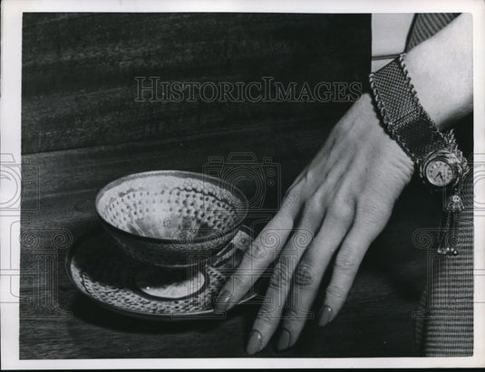 1952 Press Photo Fashionable watch - Historic Images