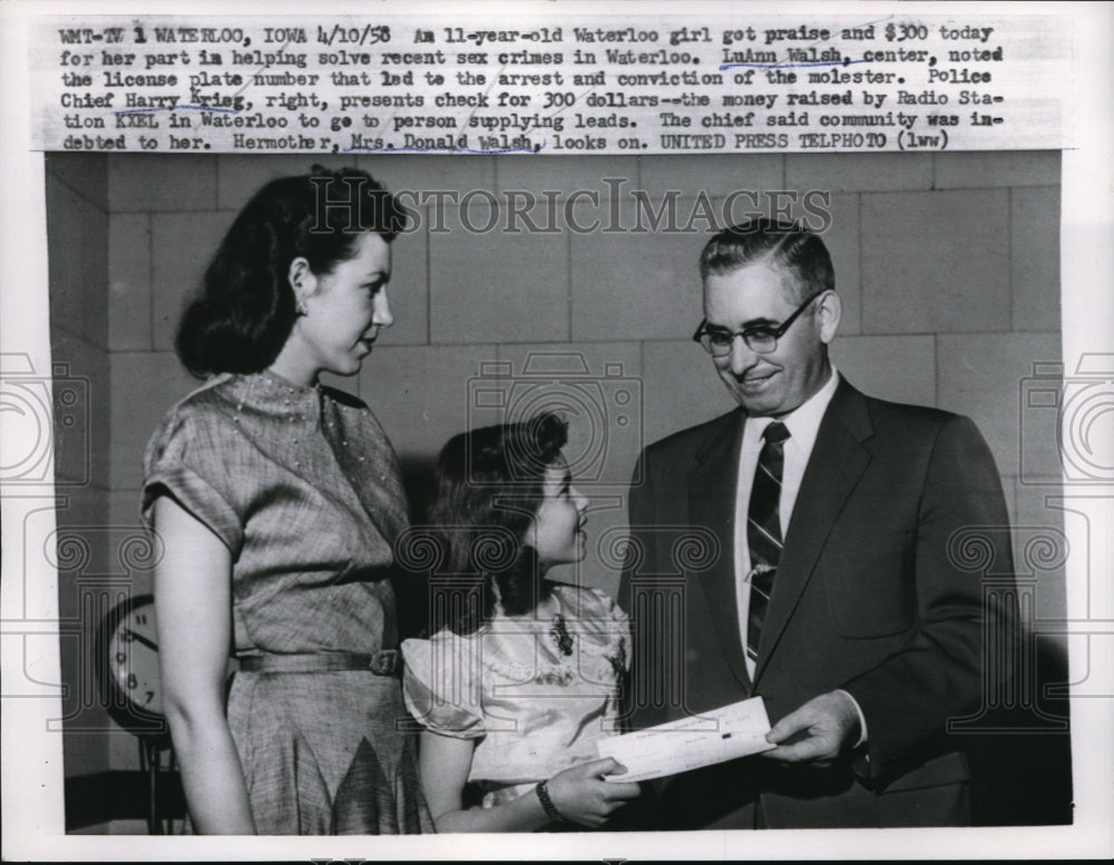 1958 Press Photo LuAnn Walsh Awarded for Help in Solving Sex Crime in Iowa - Historic Images