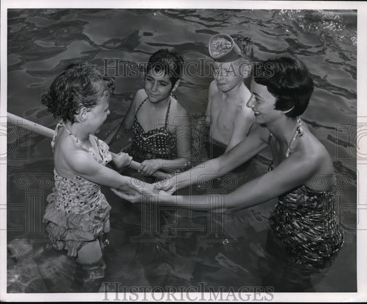 1957 Press Photo Kathy Kemp, Cheryl Cancasci, Thomas Karney & Miss Karen Erdman - Historic Images