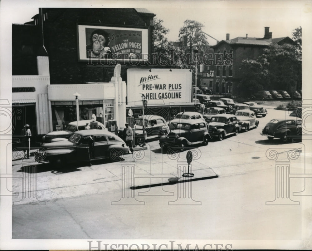 1945 Press Photo Strikers halted gasoline station&#39;s delivery throughout Detroit - Historic Images