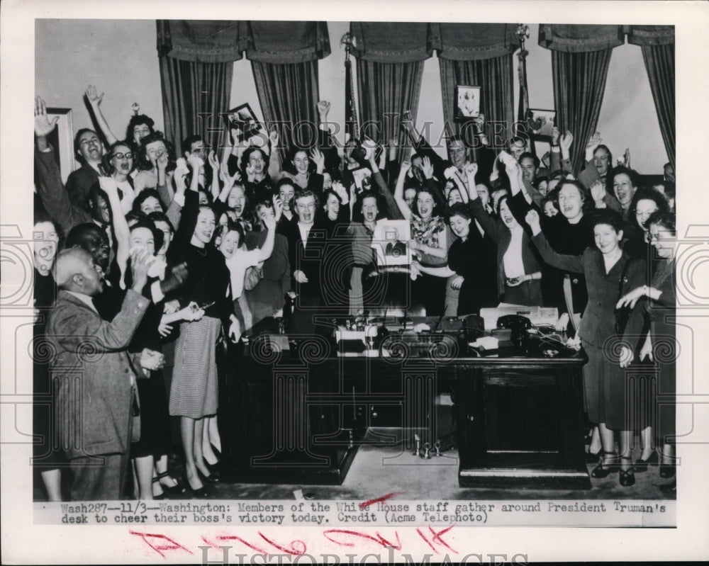 1948 Press Photo Wash DC White House staff cheer President's Truman victory - Historic Images