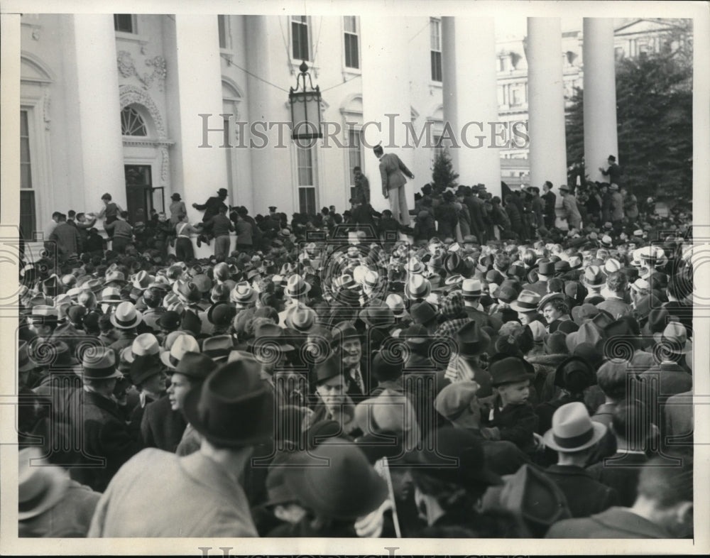 1936 Press Photo Crowd at White House to glimpse President Roosevelt - Historic Images