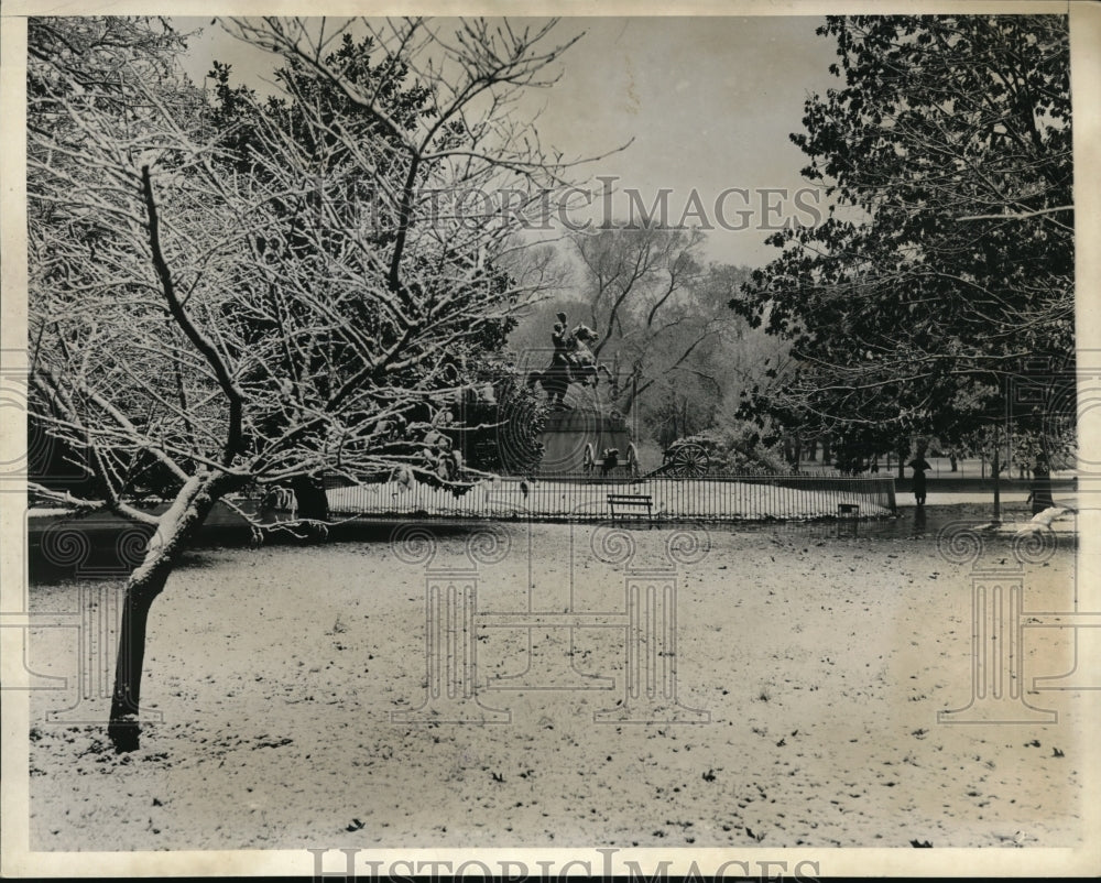 1933 Press Photo Lafayette Park opposite White House General Andrew Jackson - Historic Images